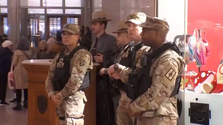 Gobernadora defiende desplegar Guardia Nacional en el subway