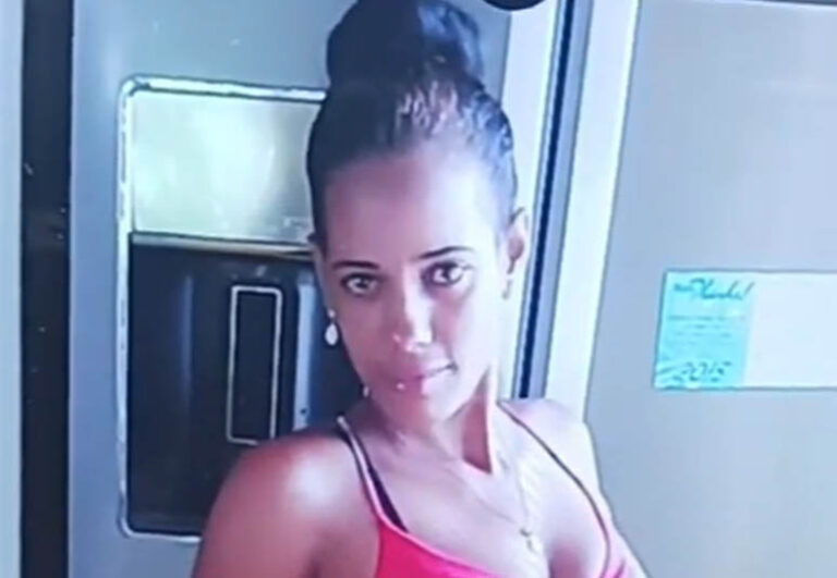 Alexandra Ulloa – LosMocanos