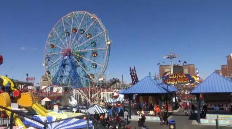 El Luna Park abre diariamente durante el receso de primavera