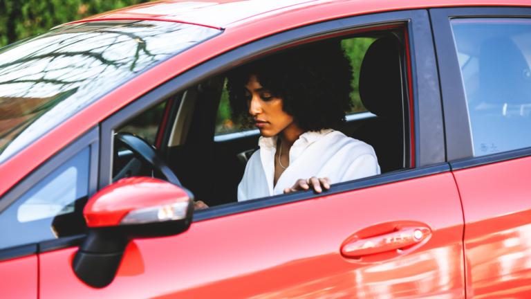 Razones contra conducir con ventanas abiertas – Remolacha