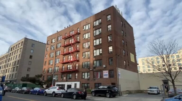 Un niño de tres años muere en Brooklyn