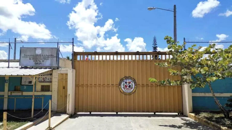 Prisión contra preso y supervisor