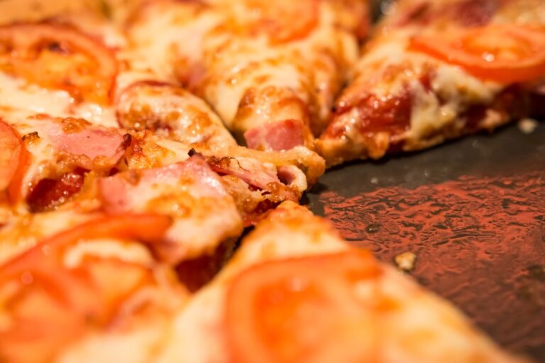 Pizza Hut ofrece una pizza grande con 1 ingrediente gratis con compras de $ 7,99 o más