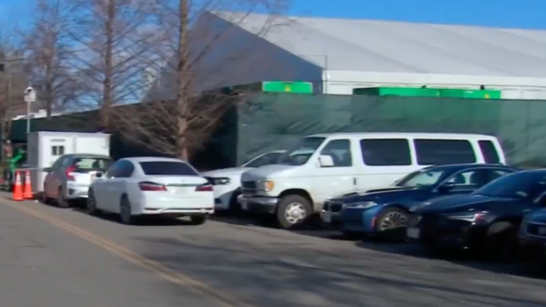 NYC: Inicia el toque de queda para migrantes – Remolacha   #FVDigital