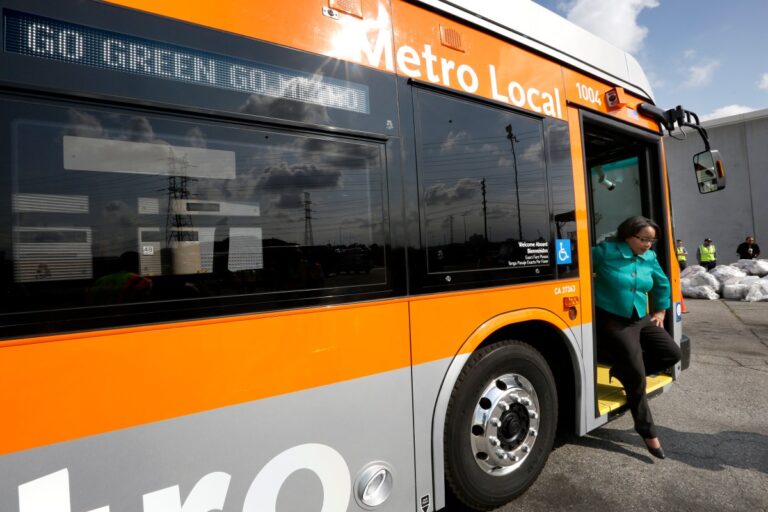 Aumentan ataques en camiones de pasajeros del Metro de Los Ángeles #FVDigital