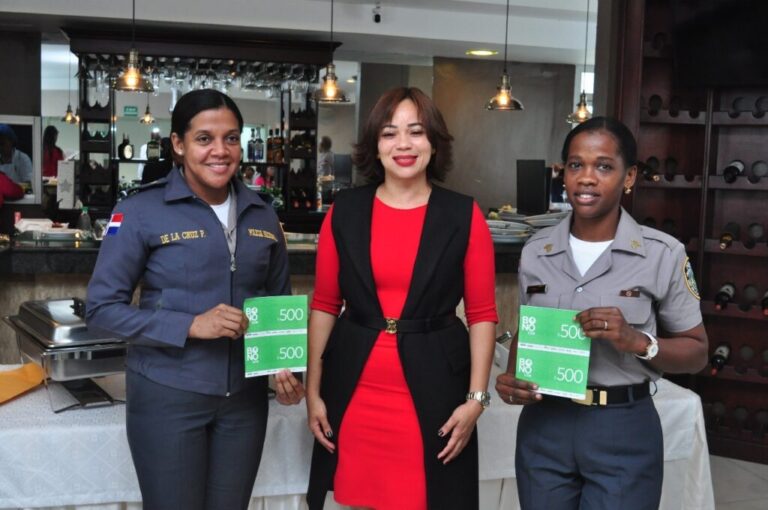 Policiales: Aseopna celebra Día de la Secretaria con homenaje y almuerzo. – Policía Nacional Dominicana