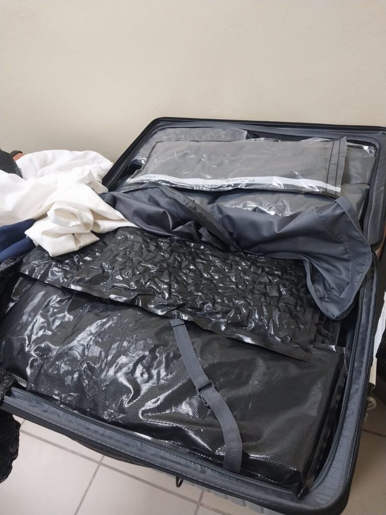 Detienen extranjera en aeropuerto del Cibao con 22 paquetes presumiblemente marihuana