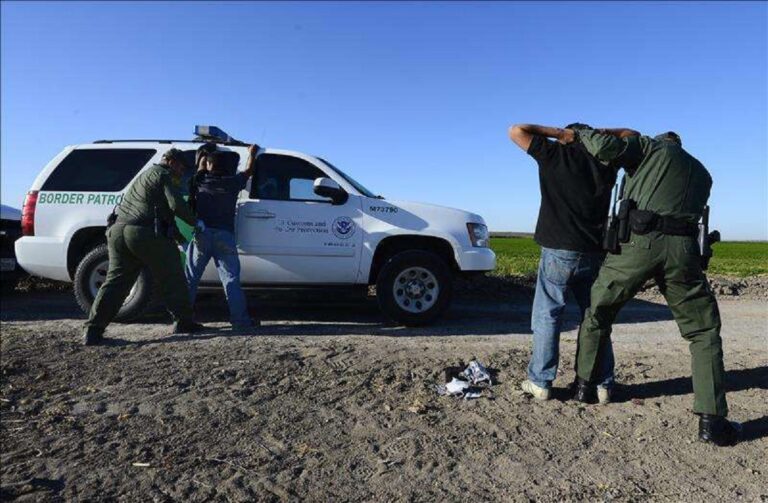 Patrulla Fronteriza arresta a cinco migrantes en Laredo, Texas, entre ellos uno que es investigado por asesinato