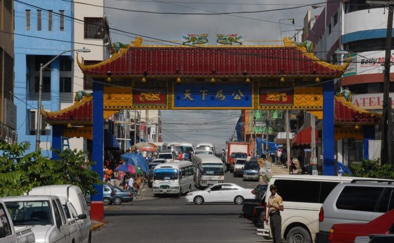 China condena comercios de chinos incumplan la ley