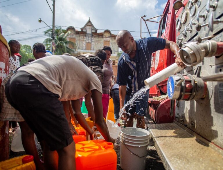 Violencia de bandas deja a los haitianos sin hospitales