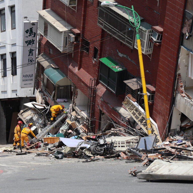 Al menos siete muertos y más de 700 heridos en el mayor terremoto de Taiwán en 25 años