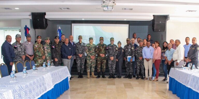 Policiales: Policía sostiene reunión mesa de trabajo interinstitucional para mejorar la seguridad y convivencia humana en el Barrio Capotillo. – Policía Nacional Dominicana