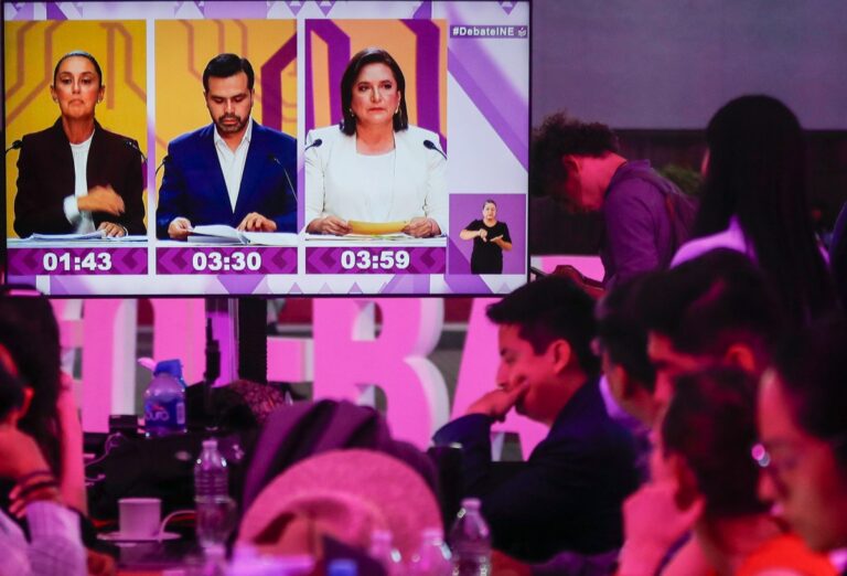 Claudia Sheinbaum señala corrupción de principal contrincante, mientras Xóchitl Gálvez la acusa de ser “fría y sin corazón” #FVDigital