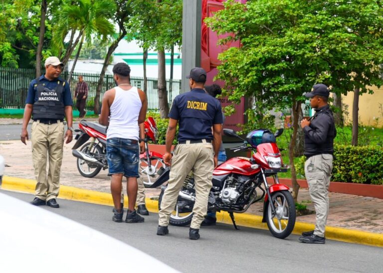 Policiales: Policía apresa a dos hombres acusados de múltiples robos y asaltos en Villa Hermosa, provincia La Romana. – Policía Nacional Dominicana