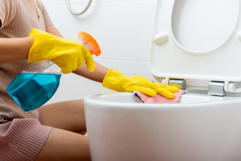 10 errores que NO debes cometer al LIMPIAR el BAÑO