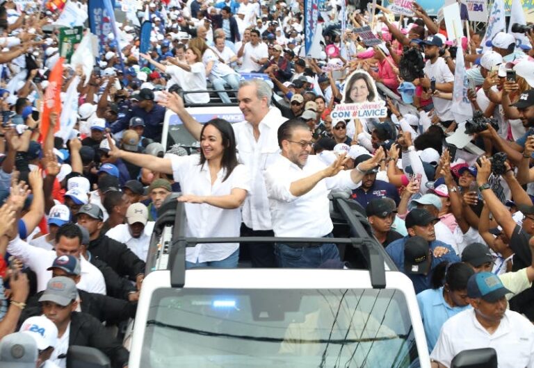 Candidatos del PRM recorren sectores del Distrito Nacional