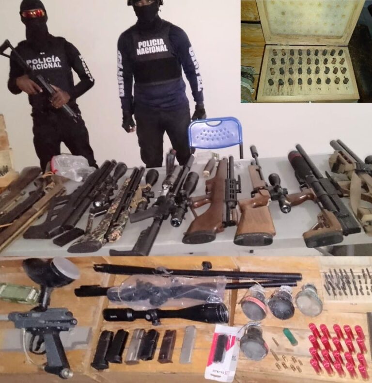 Policiales: PN y MP apresan hombre con arma de fuego, rifles de perdigones y otros pertrechos militares sin documentos. – Policía Nacional Dominicana
