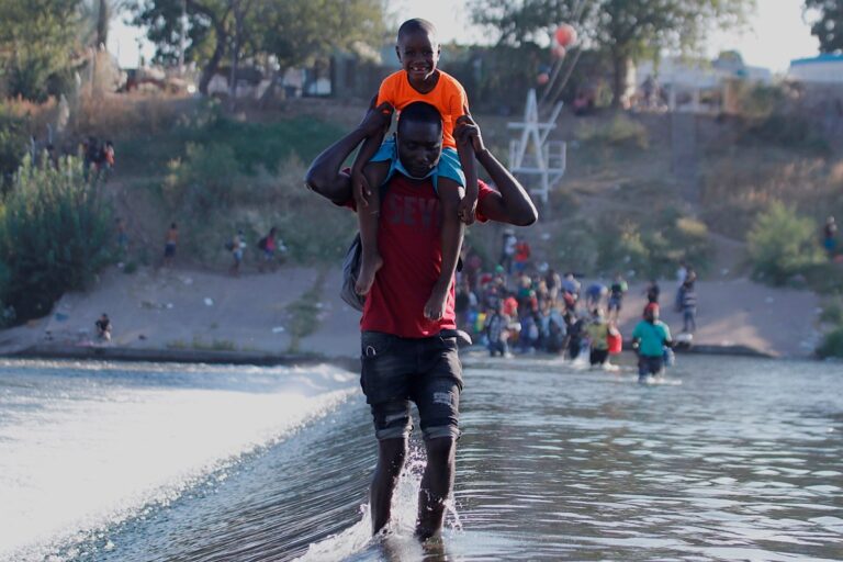 Estados Unidos reanuda la deportación de haitianos al enviar un vuelo con 50 migrantes