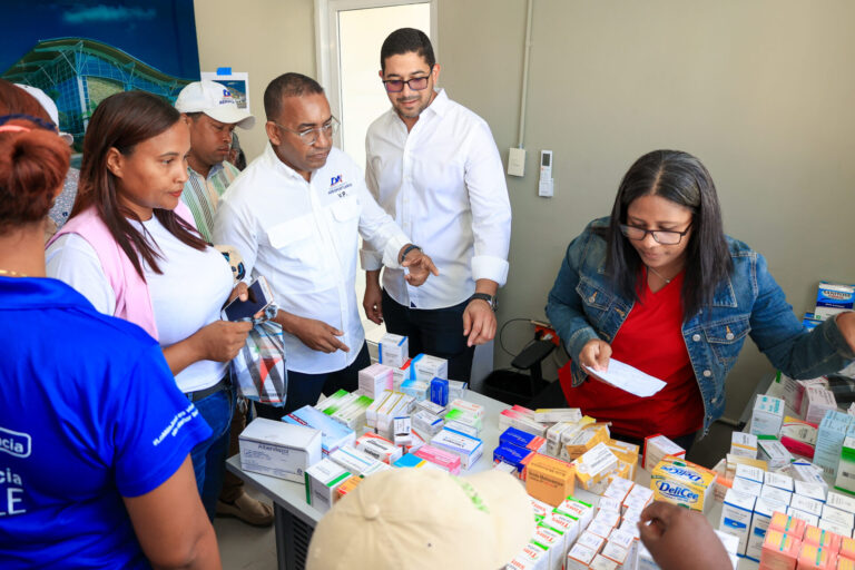 Aeroportuario y Fundación Cruz Jiminián benefician cientos de personas