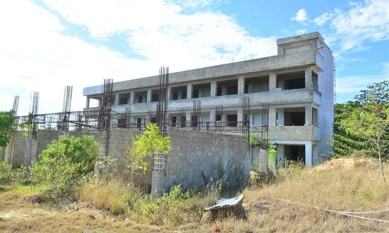 Educación y ADP buscan terminar varias escuelas