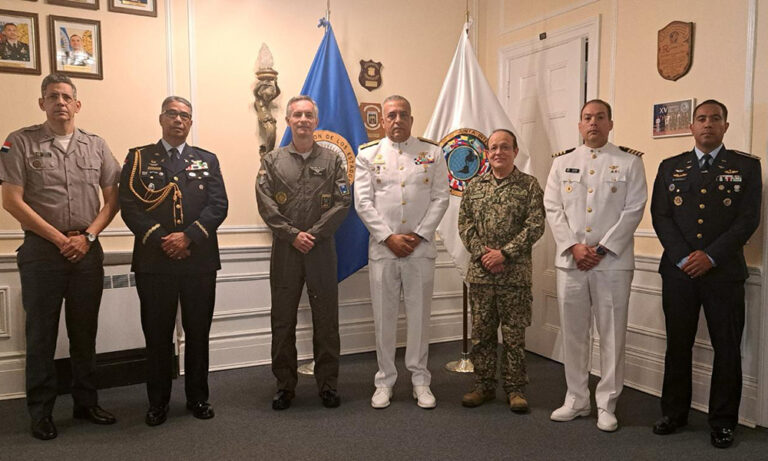 Director de C5i de FF.AA. dicta conferencia sobre seguridad EE.UU.