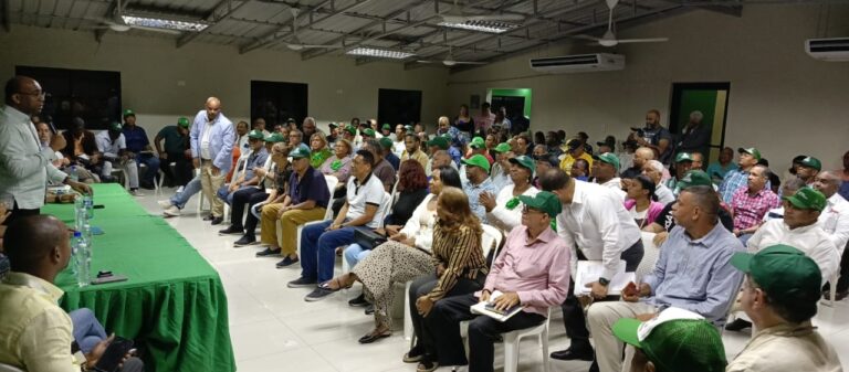 Leonel Fernández encabeza marcha caravana en Santo Domingo Este