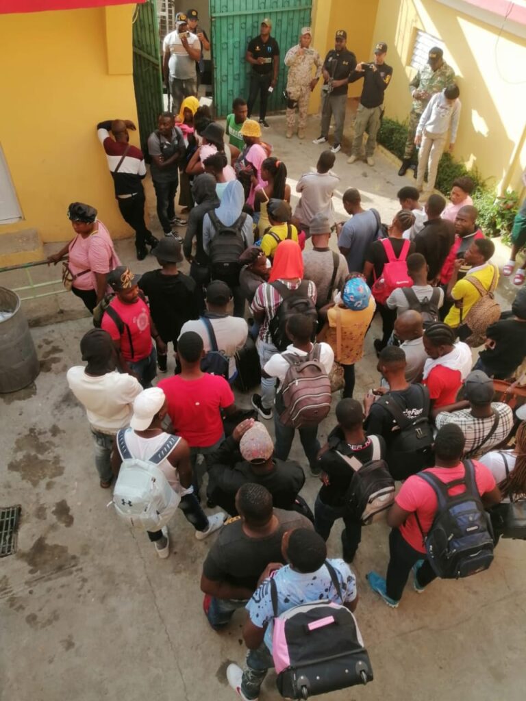 CESFronT detiene 72 haitianos irregulares en hotel de Elías Piña