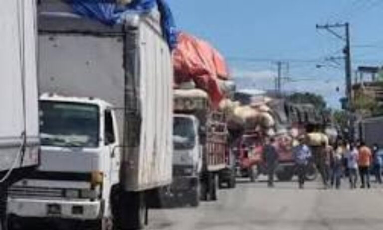 Hombres vestidos de policías asaltan camioneros haitianos en el Cibao