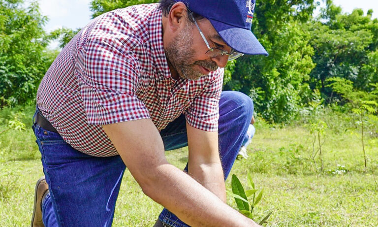 Olmedo invita a reducir plásticos para proteger los recursos hídricos