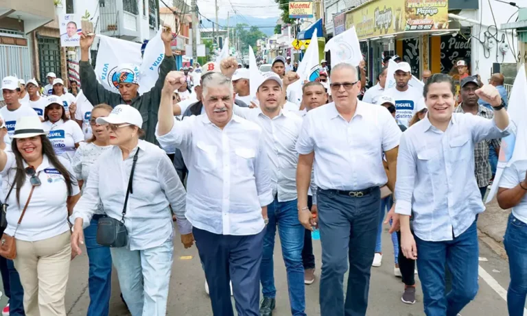 Miguel Vargas llama a “salvar la democracia”