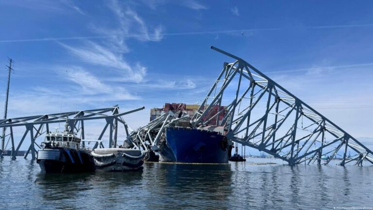 Abren en Baltimore un canal temporal para buques comerciales