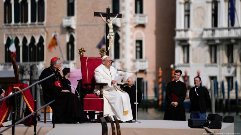 Papa Francisco visita Venecia en su primer viaje en siete meses #FVDigital