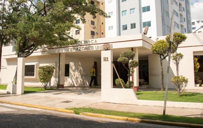 Condenan y embargan cuentas clínica en el DN
