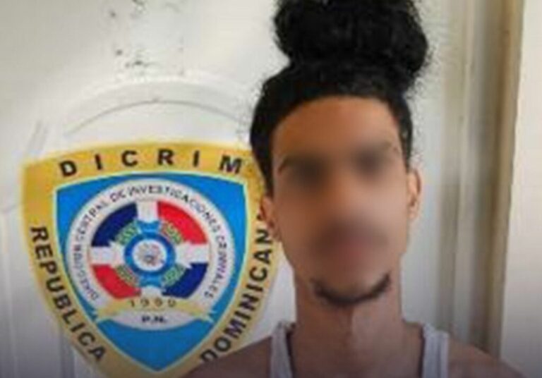 Policiales: Policía Nacional apresa hombre que hirió a su madre con un cuchillo por reclamarle hora de llegada a la casa. – Policía Nacional Dominicana