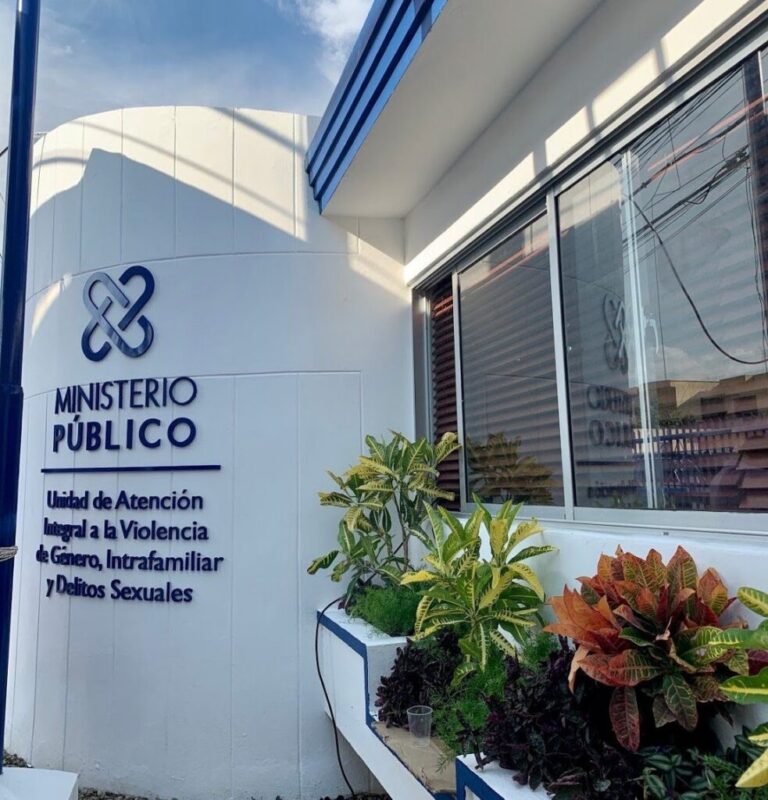 Policiales: Policía Nacional acompaña al MP en investigaciones en torno a signos de maltrato físico a niña en una guardería en La Vega. – Policía Nacional Dominicana