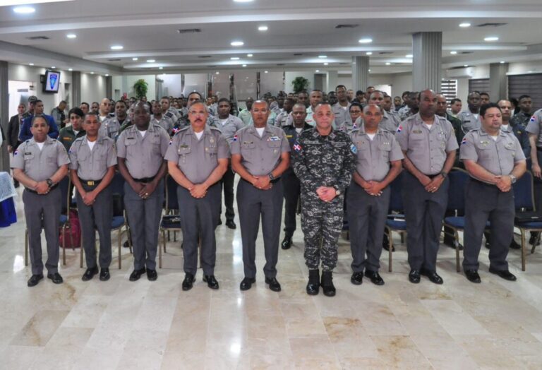 Policiales: Compañía Condor capacita 112 policías en el uso de la pistola de conducción eléctrica Spark Z2.0 Nueva Generación. – Policía Nacional Dominicana