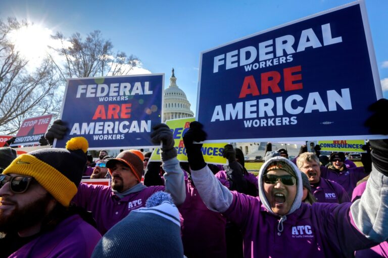 Administración Biden refuerza protecciones para los trabajadores federales antes de las elecciones #FVDigital