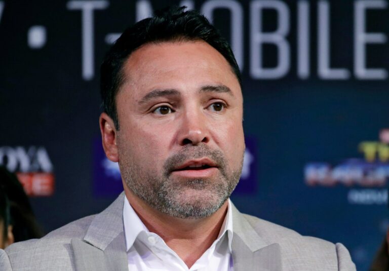 Óscar de la Hoya critica a Jake Paul y afirma que no se toma el boxeo en serio