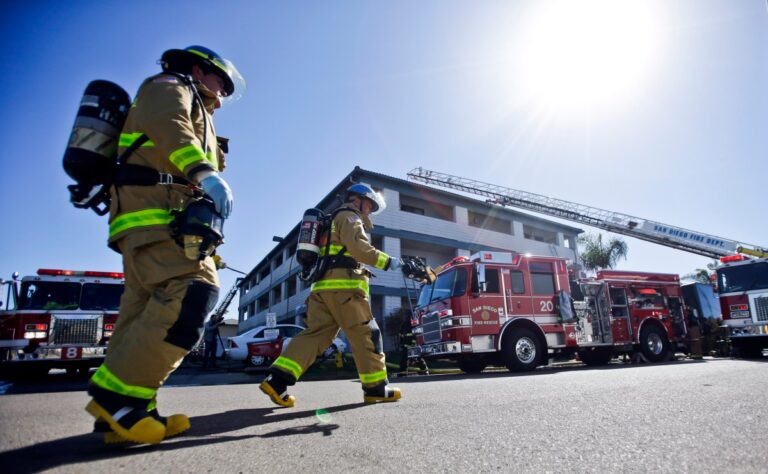 Fuerte incendio estalla en el histórico muelle de Oceanside, en el Condado de San Diego #FVDigital