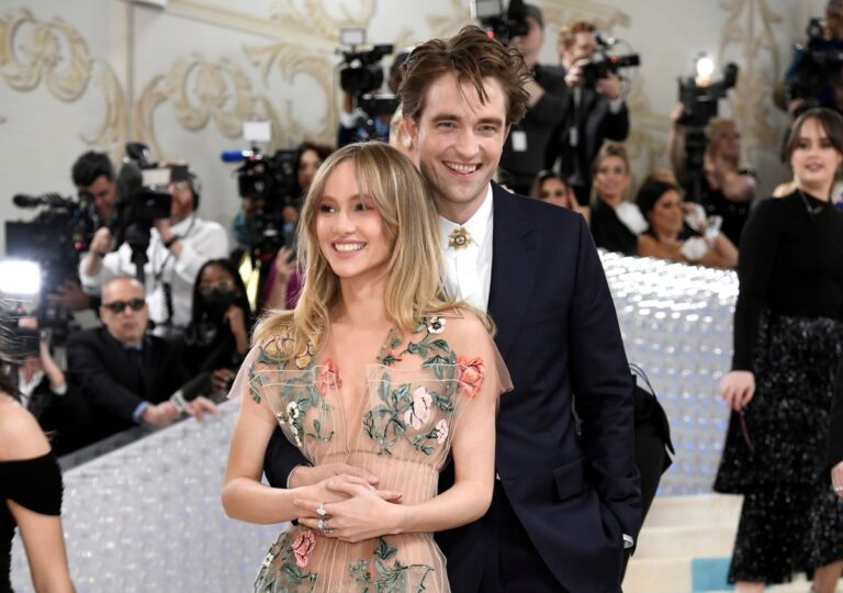 Suki Waterhouse comparte la primera foto de su bebé con Robert Pattinson