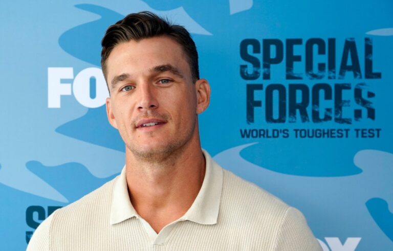 Tyler Cameron reconstruye la casa de su infancia y lo registra en un nuevo reality show