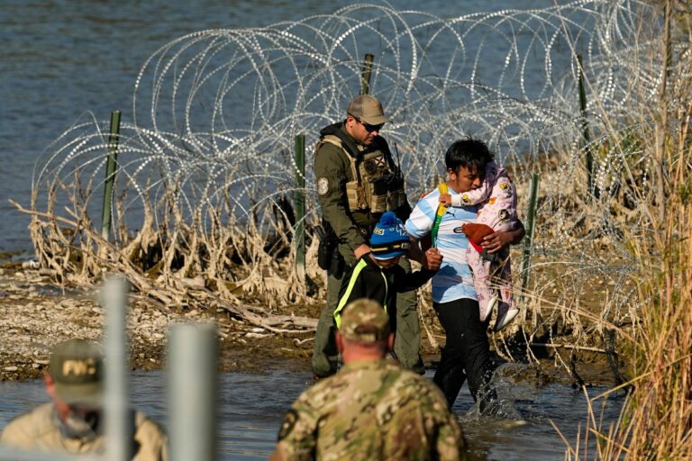 Cruce irregular en la frontera entre Estados Unidos y México se mantiene a pesar de ley antiinmigrante