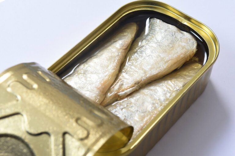 ¿Es seguro consumir sardinas en conserva caducadas?