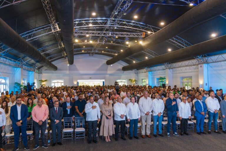 Luis Ernesto Camilo también se va con la reelección  de Abinader