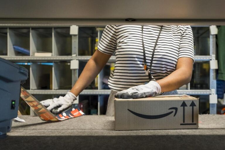 Amazon generó 94.000 toneladas de desechos plásticos en EEUU en 2022, denuncia OCEANA