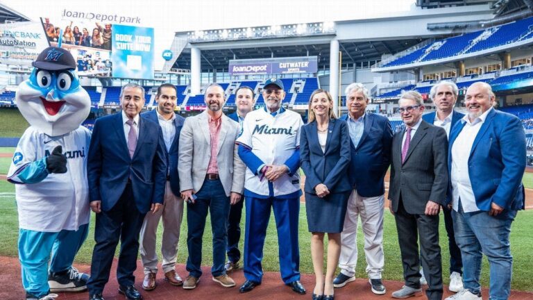 “Tenemos play en Miami” Lidom y Marlins firman acuerdo de 4 años“