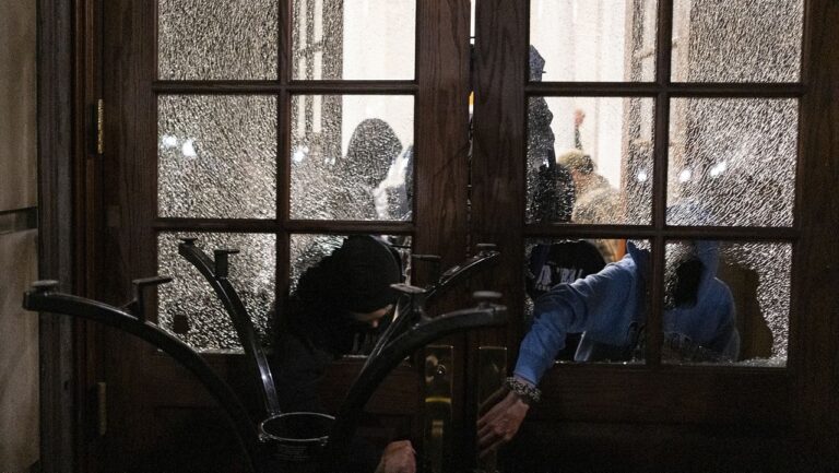 Manifestantes toman el Hamilton Hall de la Columbia