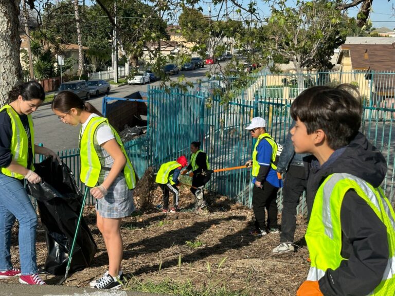 Las ciudades de Bell y Cudahy se unen para limpiar su comunidad #FVDigital