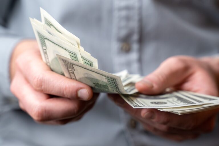 Depósitos del IRS: quiénes podrían recibir hasta $3,088 en pocos días