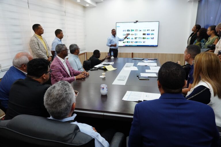 Ayuntamiento SDE presenta los avances de su gestión a las autoridades entrantes